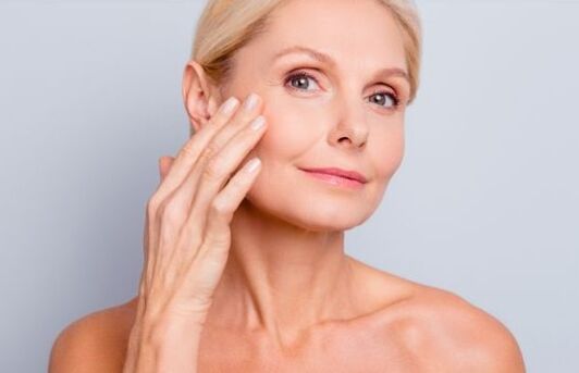 L'effet du rajeunissement du visage avec la méthode matérielle